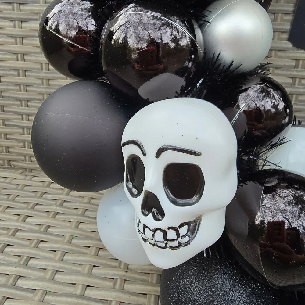 Target Halloween Wreath Shatterproof Bulbs & Skulls Hyde & Eek Black  16…